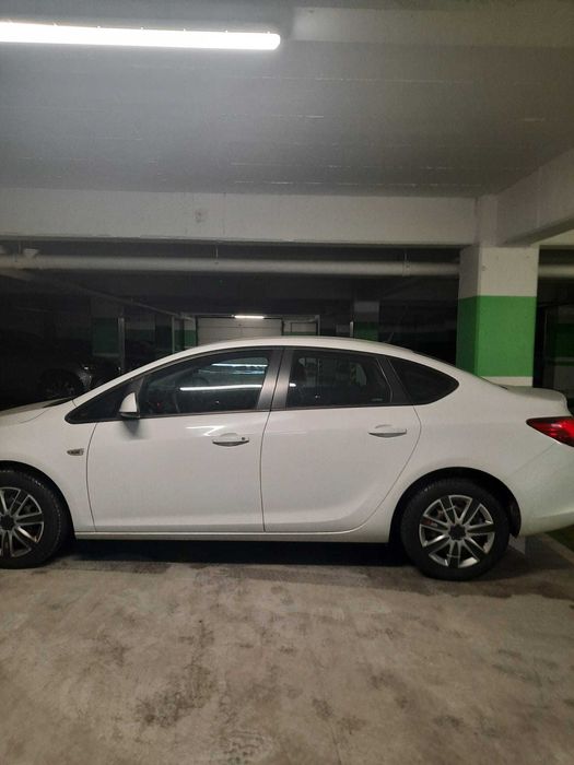 Opel Astra Notchback