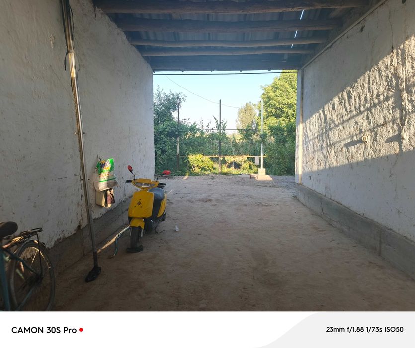 Toshkent viloyati Yangiyoʻl tumanida uyni yarmi sotiladi 4sotx