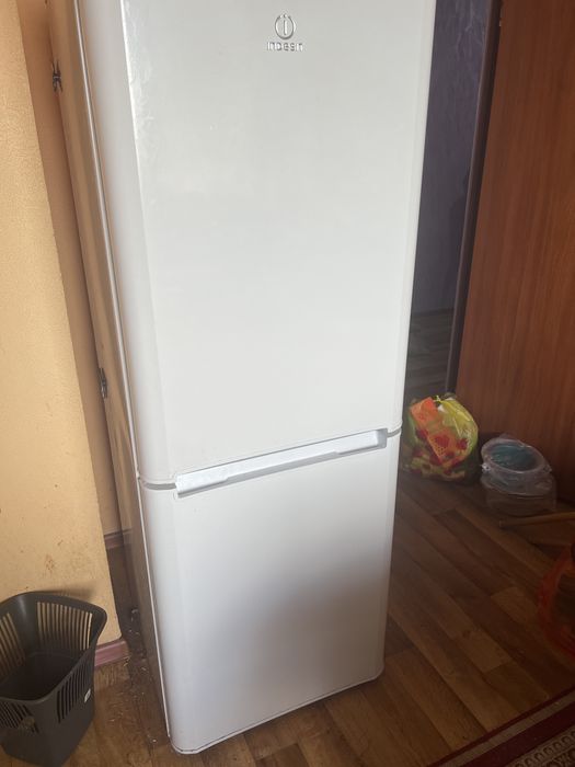 Продается холодильник б/у, в хорошем рабочем состоянии