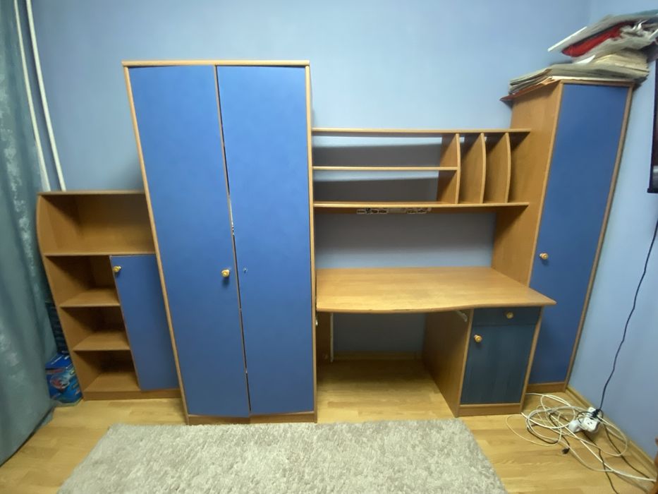 Продам стенку в детскую комнату .