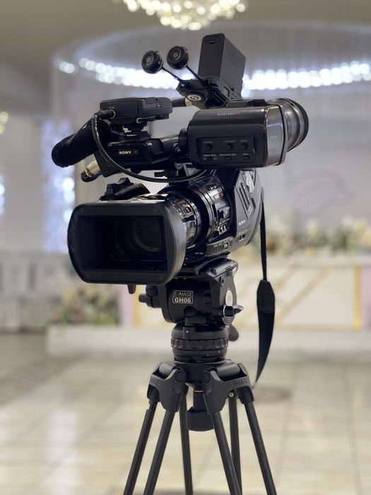 Камера + штатив в комплекте