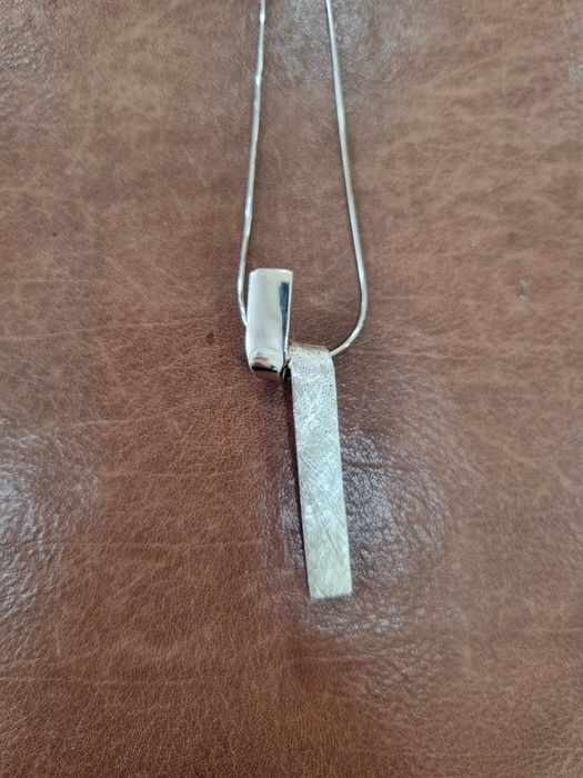 Продавам чисто нови сребърни колиета