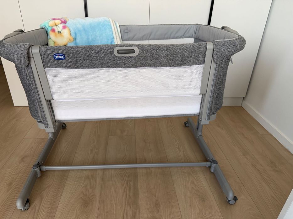 Бебешка кошара next to me