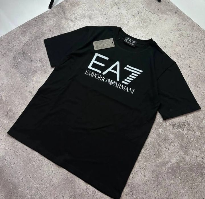 Armani EA7 futbolkasi