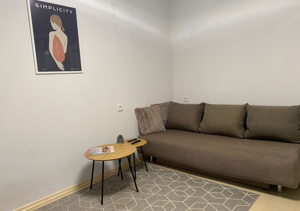 Дава се под наем Двустаен апартамент в Варна, Център - 75 кв.м за 459 € - Снимка #2