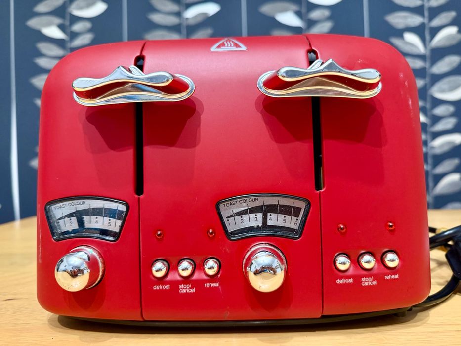 Prăjitor pâine DeLonghi - Design Retro Premium – 4 Fante, 1600W, funcție dezghețare