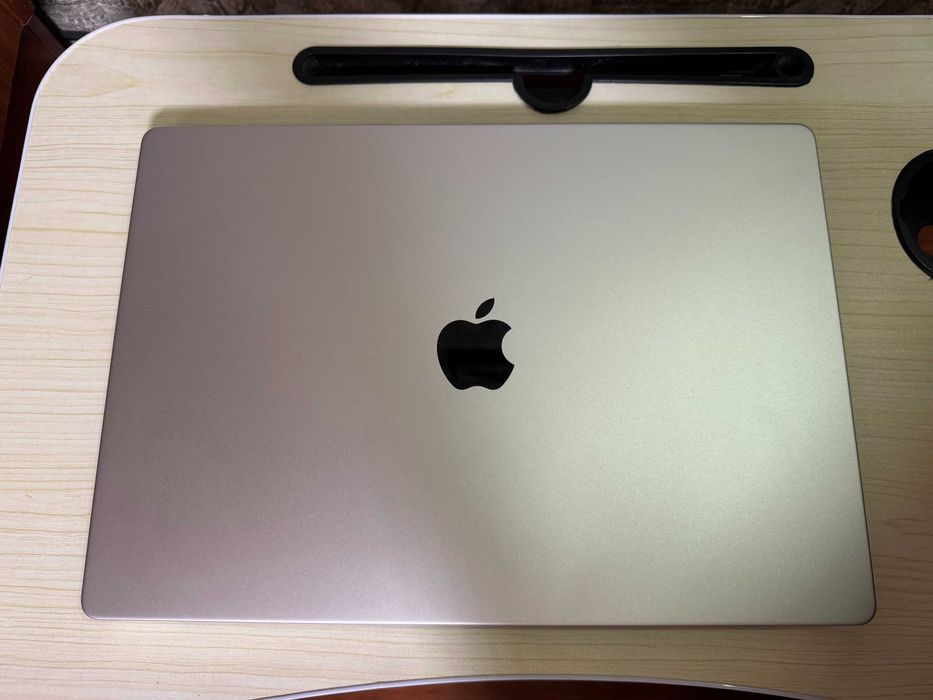 Продаю MacBook Pro 16” (M2 Pro) 512/16ГБ Silver Идеал (2023 года)