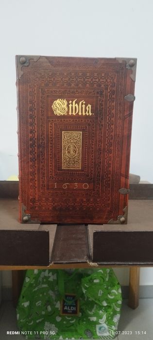 Vând biblie 1630