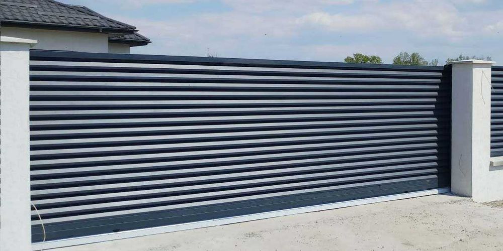 Garduri si porti din sipca metalica, panou stil jaluzele, tabla cutata, plasa bordurata, fier forjat, BCA si alte modele disponibile