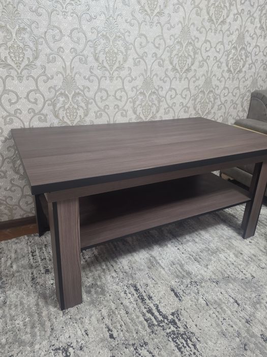 Стол журнальный.писменный и столовый в одном