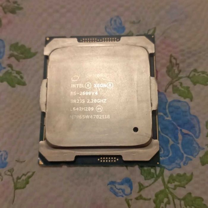 Xeon e5 2699v, Core i3-8100