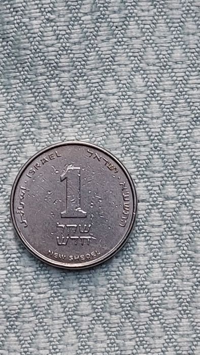 Продам значки и монеты