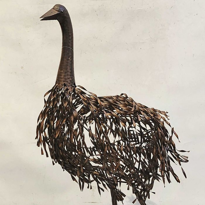 Комплект метални скулптури „Ему“