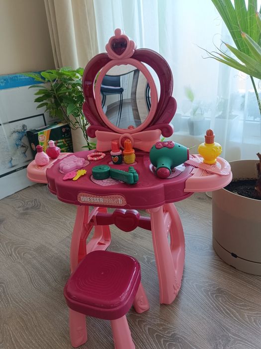 Детски Играчки и Дрешки