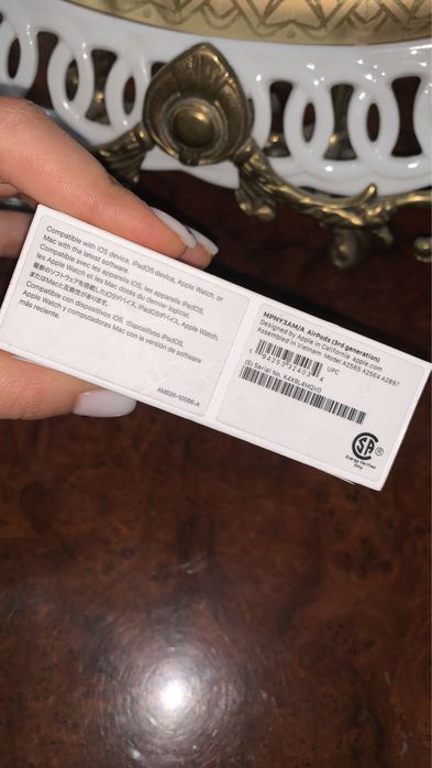 Airpods 3 поколения, белые, новые.