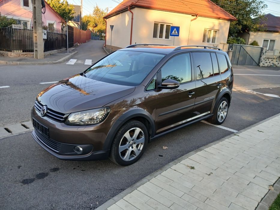 Volkswagen Touran Coss, 2.0.t.d.i.140 cai automat,  7 locuri an fabricație 2011 euro 5,recent adus în țară!