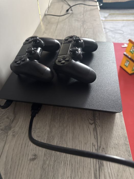 Продам игровую приставку Sony PS4