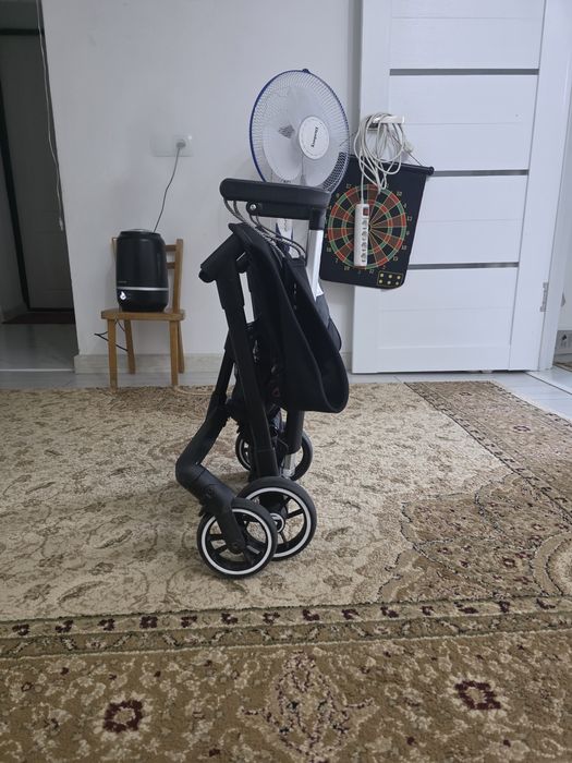 Продам  прогулочную коляску