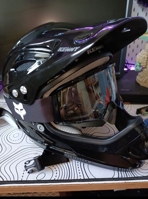 Каска Kenny/цвят черен