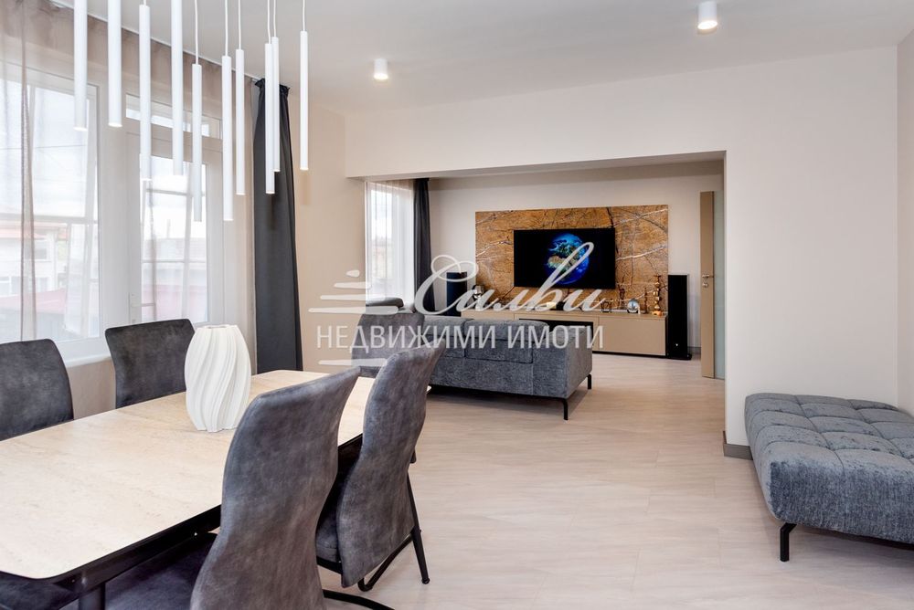 Етаж от къща с ТРИ ГАРАЖА - гр. Велики Преслав!