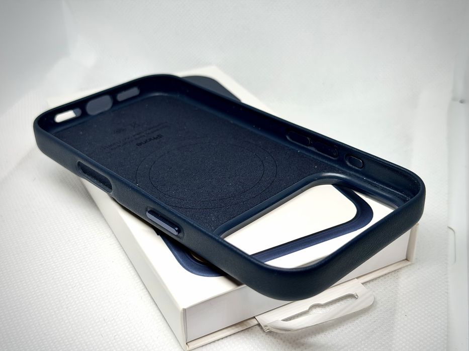 Husa iPhone 17 Pro Piele Logo originala !!!