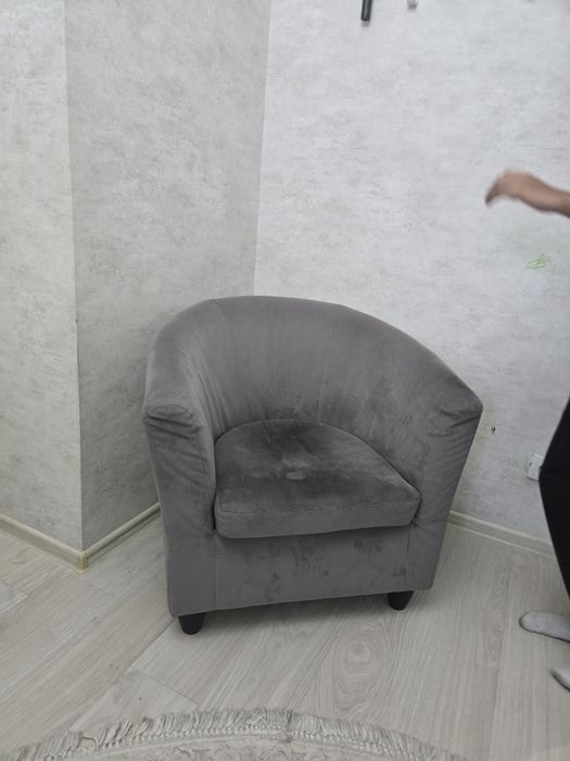 Продам серое кресло