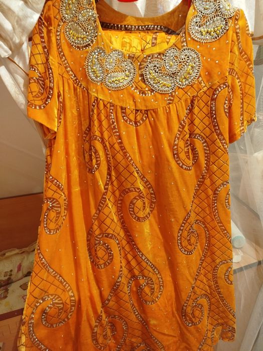 Kelinlika koyishga chiroyli koʼylaklarim bor. Arzonroq berib yuboraman