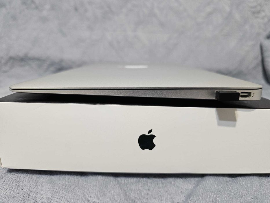 MacBook Air 11” – Intel i5-4GB Ram-Ssd 128Gb