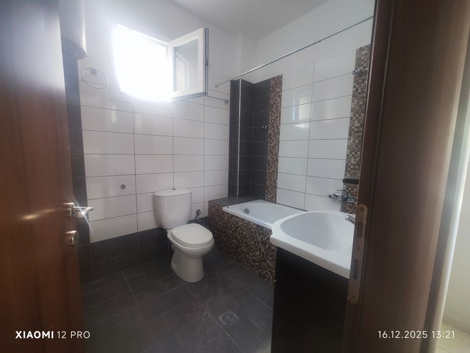 ПРОДАВА Апартамент на първи етаж ,над партер, в Паралия Офринио