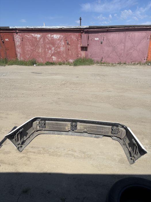 Продам бампер на мерседес с180