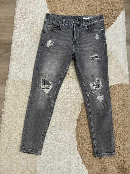 Blugi Bershka Ripped / Rupți Gri Mărimea 40 (USA 31)
