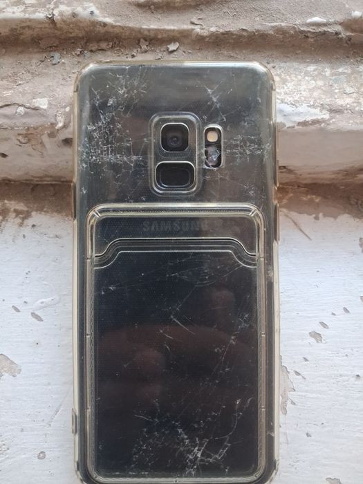 Samsung galaxy - s9 eqrani kuygan