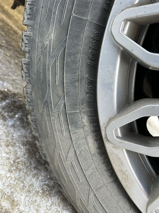 Продам шипованные шины R15 кобальт