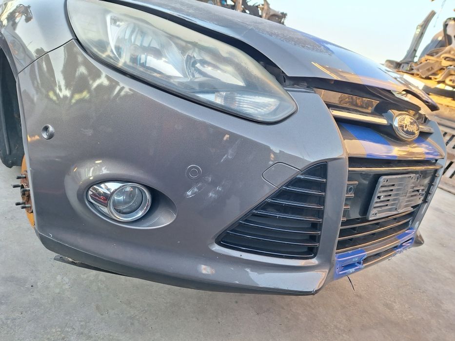 Предна броня с парктроници Ford Focus  / Форд Фокус 2013г.