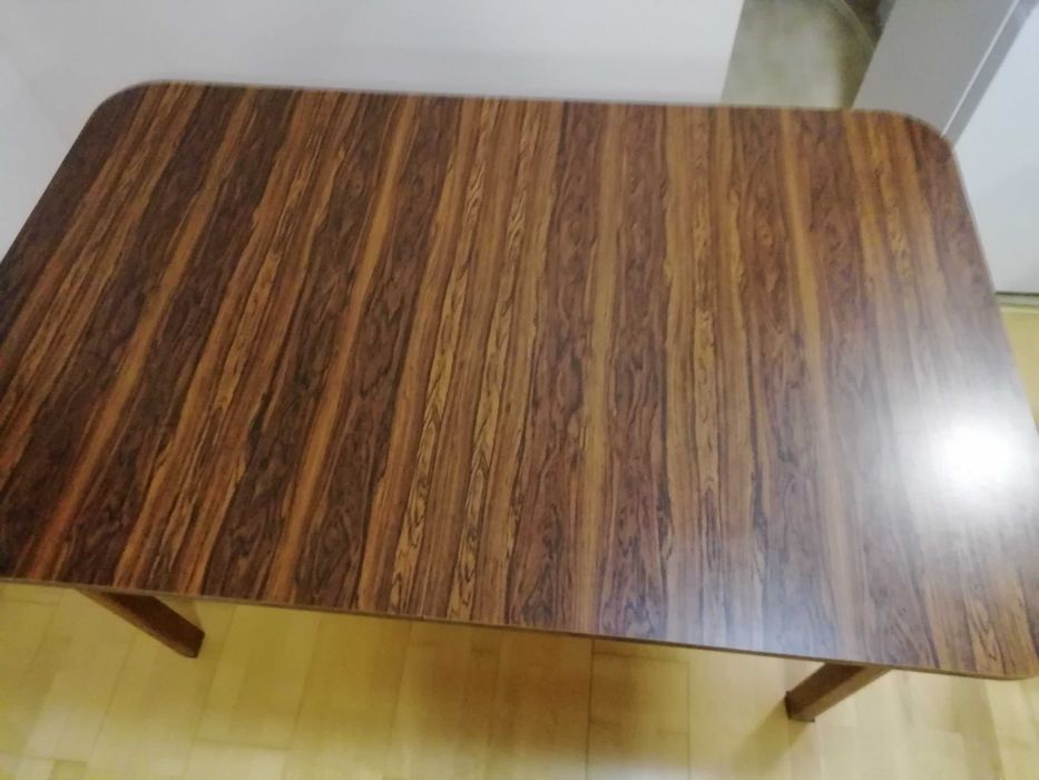 Масивна дървена разтегателна маса