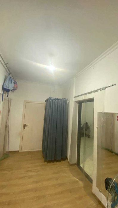 Qorasuv 1da 1-qavatda 2 xonalik dom sotiladi