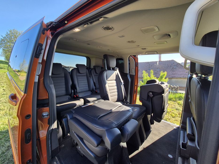 Inchiriez microbuz Ford Tourneo  2022 automat, 8 locuri