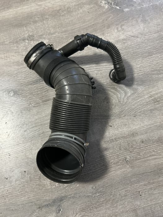 Tubulatura aer admisie vw golf 6 2.0 tdi cod 3C0 129 654 P/AJ