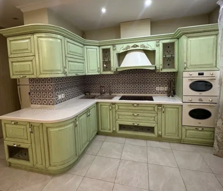 Продам кровать, шкаф и кухню