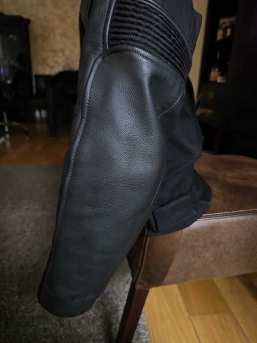 Geaca moto piele naturala ICON Motorhead 3 marime 48-52 cu mesada, protectii si pelerina impermeabila