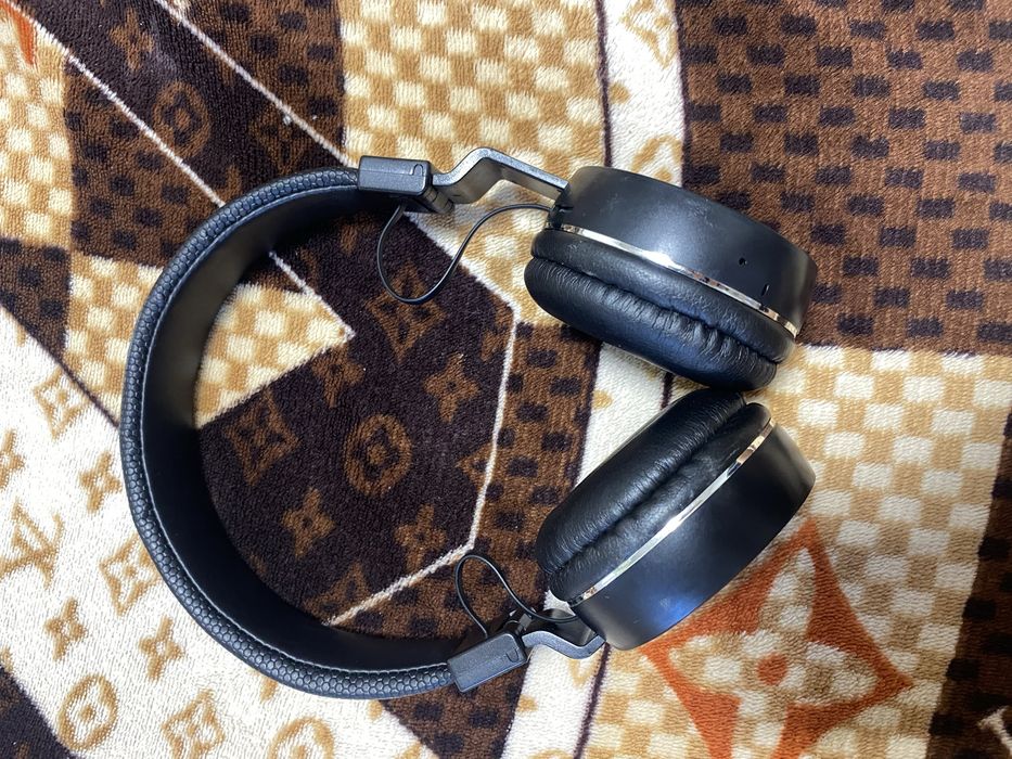 Наушник сатылады