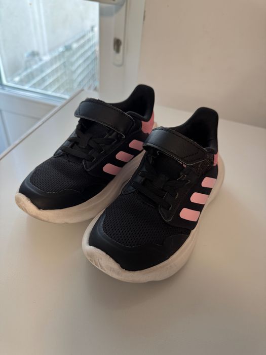 Vând Adidas pantofi