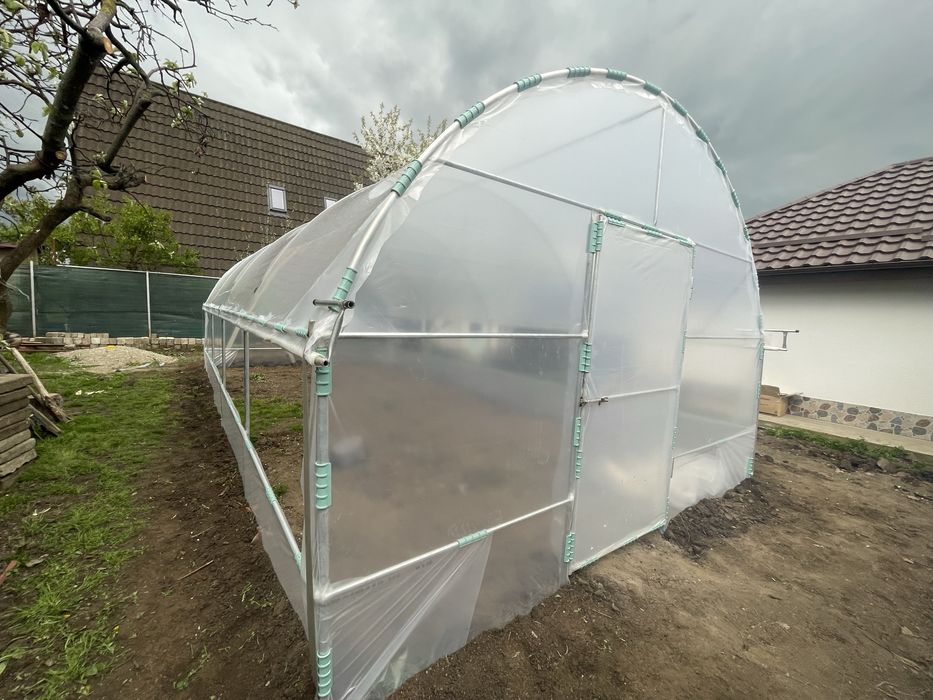 Arcade solar si solare Montate la gata