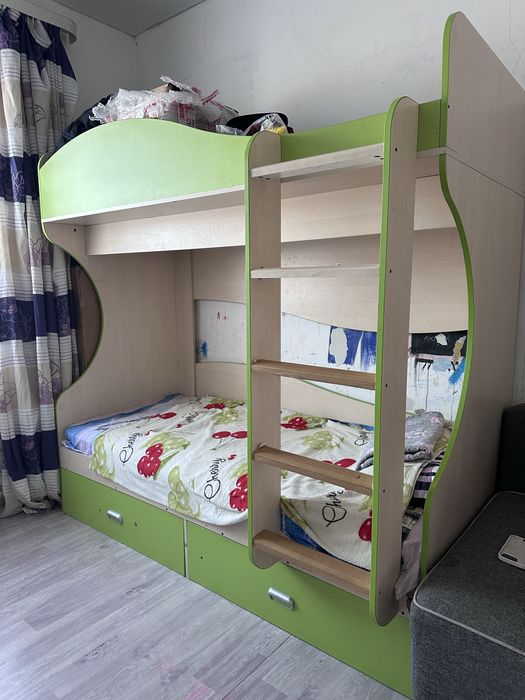 Кровать двухъярусная