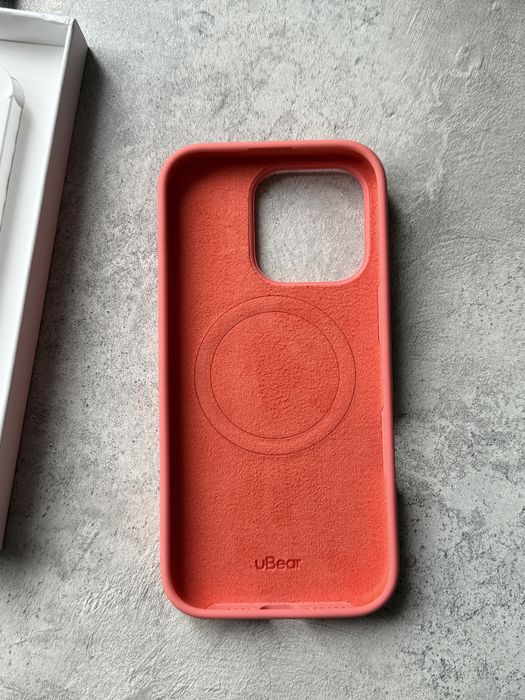 Чехол на iPhone 16 pro