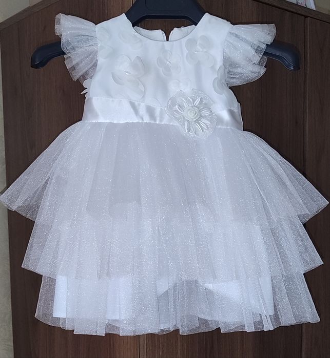 Официална бебешка рокля в бял цвят