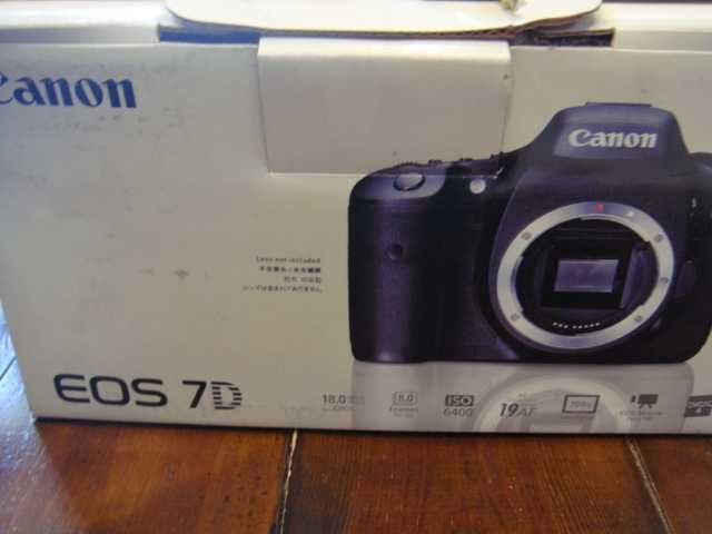 Зеркальный фотоаппарат Canon EOS 7D