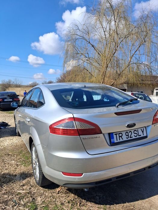 Vând Ford mondeo