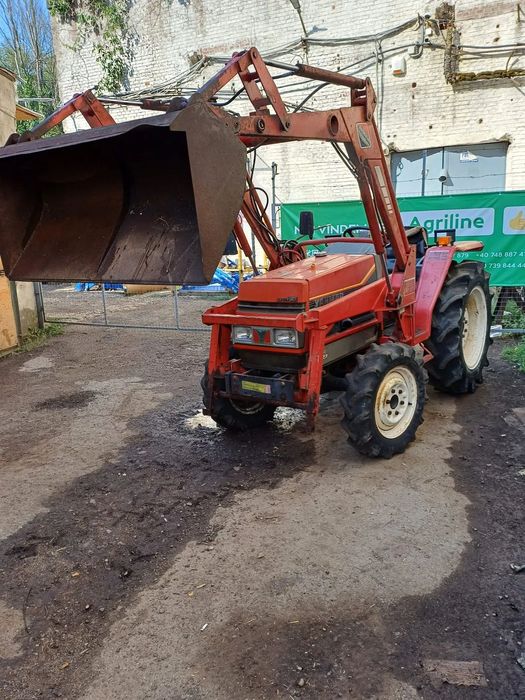 Yanmar F255D cu incarcator frontal Tractor YANMAR F255D cu incarcator frontal