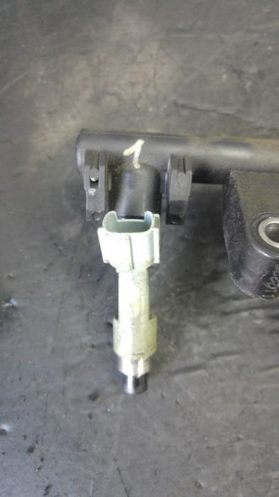 injector citroen c1  peugeot 107 toyota yaris aygo   1.0 b 1kr  23250-0q010